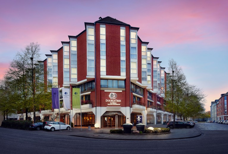 Hilton-DoubleTree-OutsideNight.jpg
