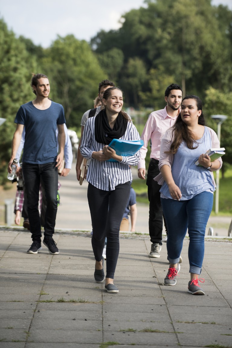 menschen-campus©Bevis-Nickel-Uni-Kiel.jpg