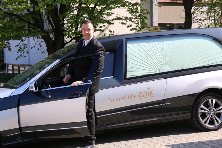 Bestattungsmitarbeiter.jpg