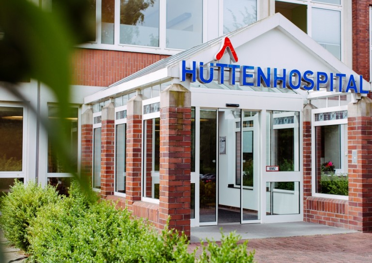 Hüttenhospital Front.jpg