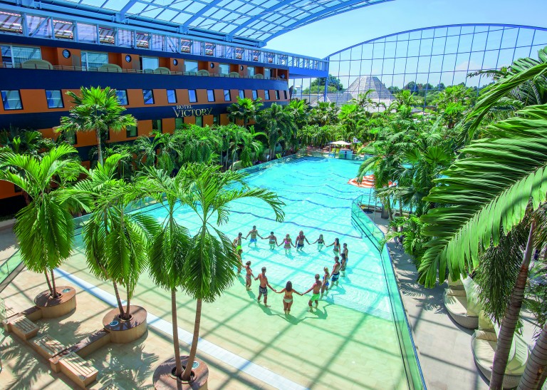 TE_Wellenbad_Herzform_Hand in Hand.jpg