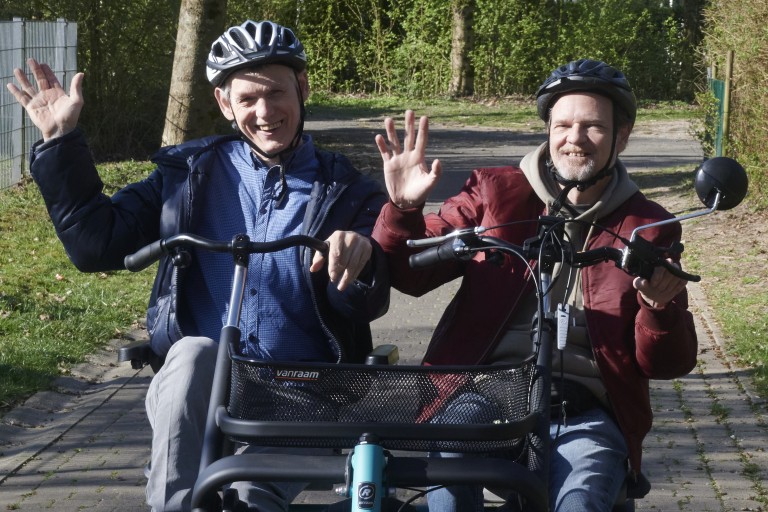 Caritas_Ambiro_Tagesfoerderstaette_Paralleltandem_fahren.jpg