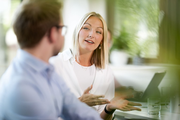 Vivien_Portrait_Büro.jpg