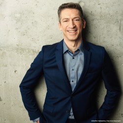 1080px_Web_Steffen-Hallaschka_Foto-Arne-Weychardt.jpg