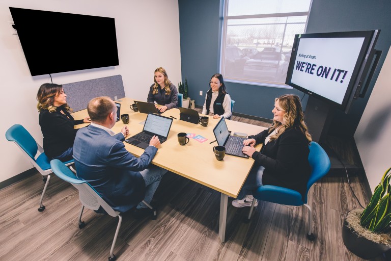 colleagues_in_office_meeting.jpg